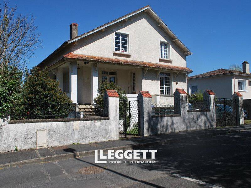 Maison 12 pièces 182 m² · à Montmorillon · 182 m² · 162 000 €
