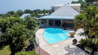 Villa à vendre 495 000 € 8 pièces 4 chambres 163 m² 1 133 m² de terrain Saint-Claude 97120
