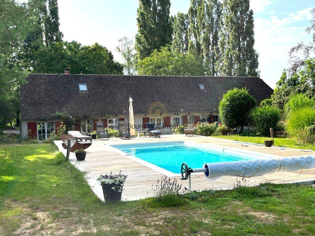 Maison 7 pièces 184 m² · à Simandre · 184 m² · 375 000 €