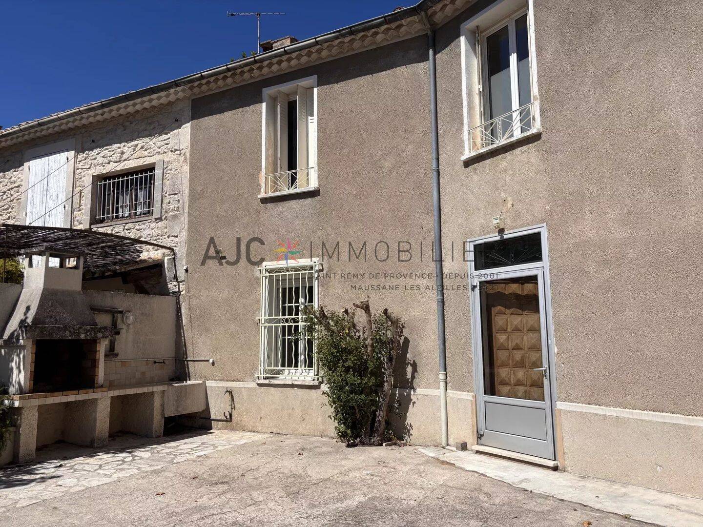 Maison 5 pièces 150 m² · à Saint-Rémy-de-Provence · 150 m² · 1 400 €/mois