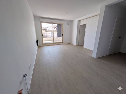Appartement à vendre 191 218 € 3 pièces 2 chambres 60,8 m² Étage 1/3 Casernes Nîmes 30000