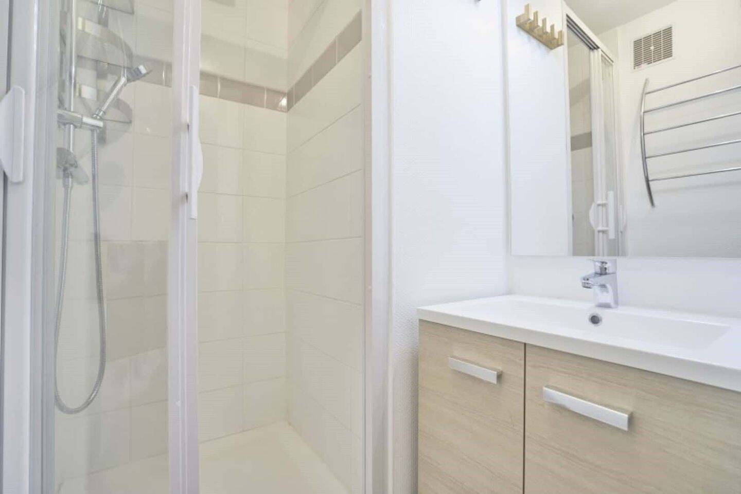 Chambre 3 - CAZENEUVE - Colocation — 17