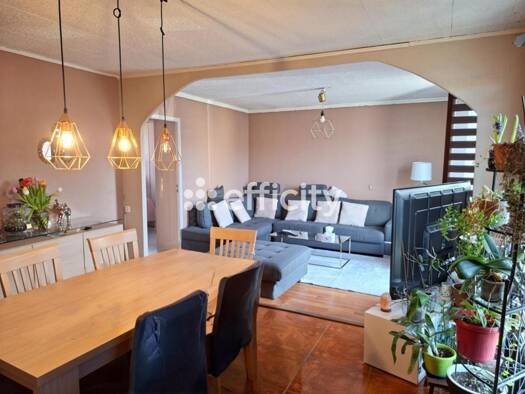 Maison de plain-pied à vendre 279 900 € 5 pièces 3 chambres 91 m² 514 m² de terrain Nord Est Cernay 68700