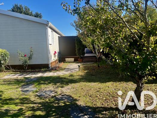 Terrain constructible à vendre 145 000 € 250 m² de terrain Sainte-Gemme 17250