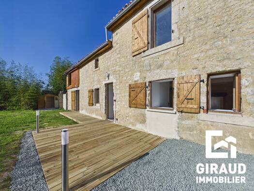 Maison à vendre 216 000 € 5 pièces 3 chambres 115 m² 580 m² de terrain Fontenay-le-Comte 85200