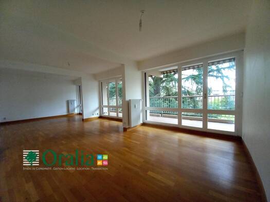 Appartement à louer 1 240 € 3 pièces 2 chambres 86,8 m² 2ème étage Centre Écully 69130