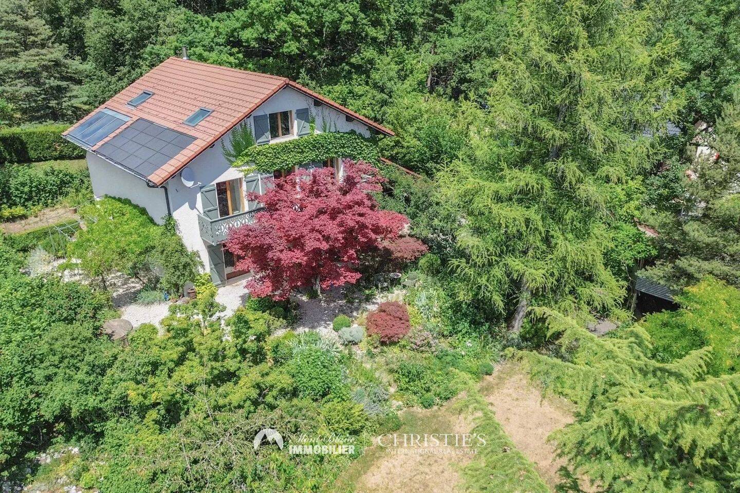 Maison 10 pièces 261 m² · à Gex · 261,1 m² · 1 099 000 €