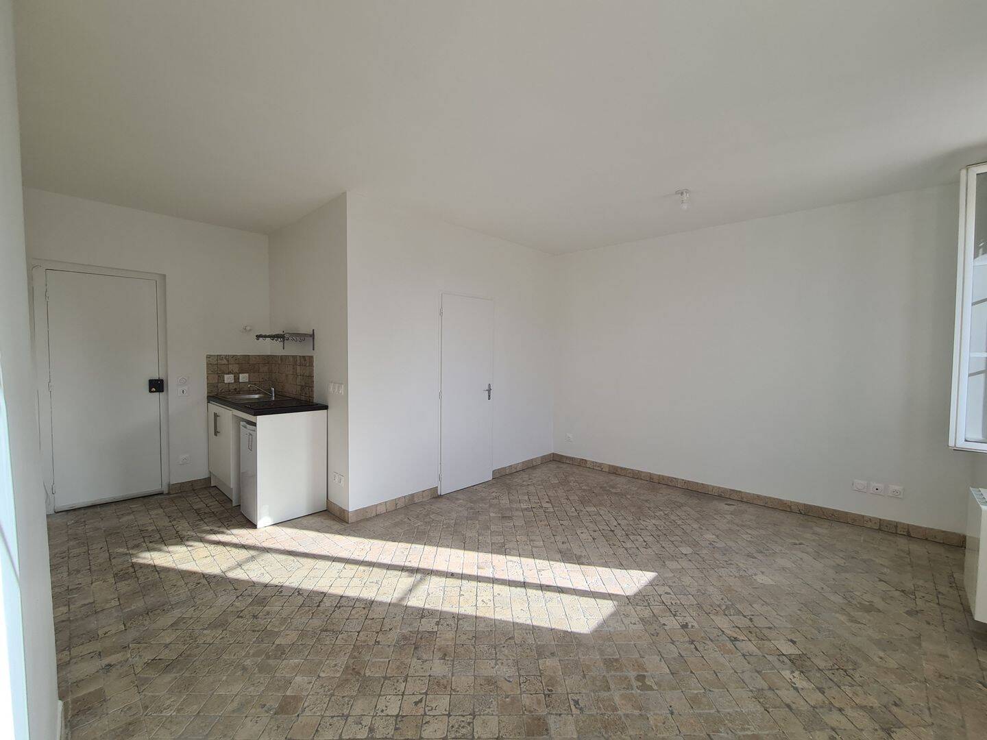 Appartement 1 pièce 28 m² · à Lyon 7ème Arrondissement · 27,6 m² · 616 €/mois