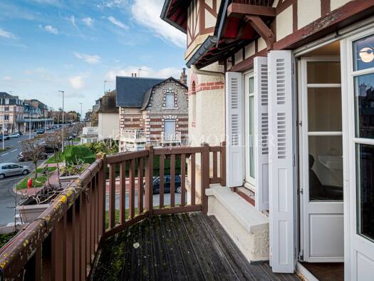 Villa à vendre 2 050 000 € 7 pièces 5 chambres 200 m² Deauville 14800