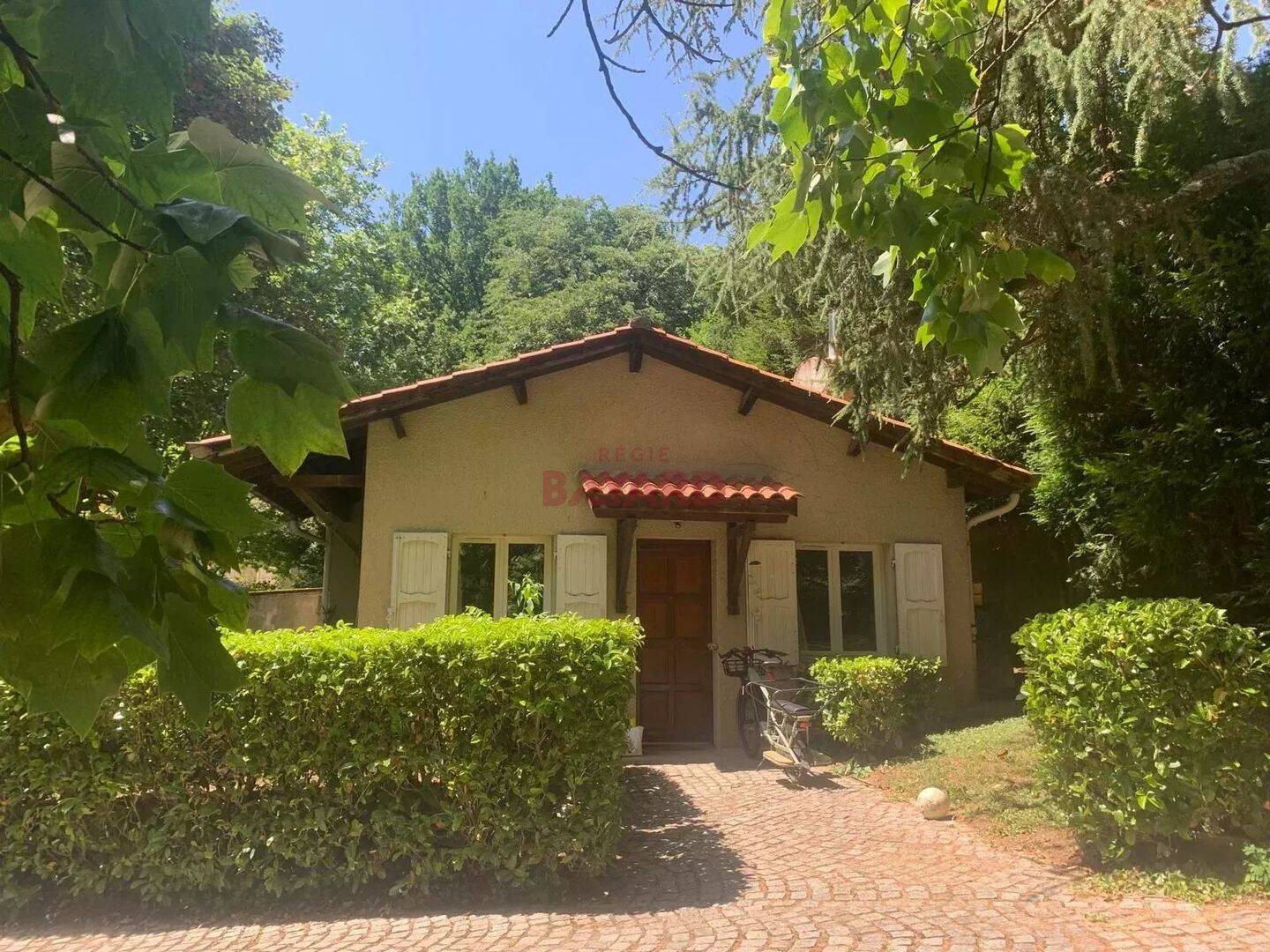 Appartement 5 pièces 110 m² · à Collonges-au-Mont-d'Or · 110 m² · 1 690 €
