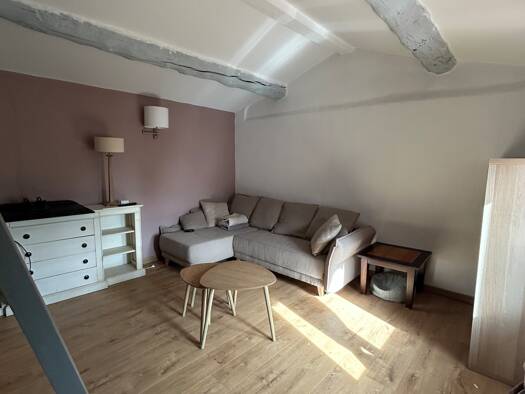 Appartement à louer 1 050 € 3 pièces 2 chambres 50 m² Étage 2/3 Les Milles Aix-en-Provence 13080