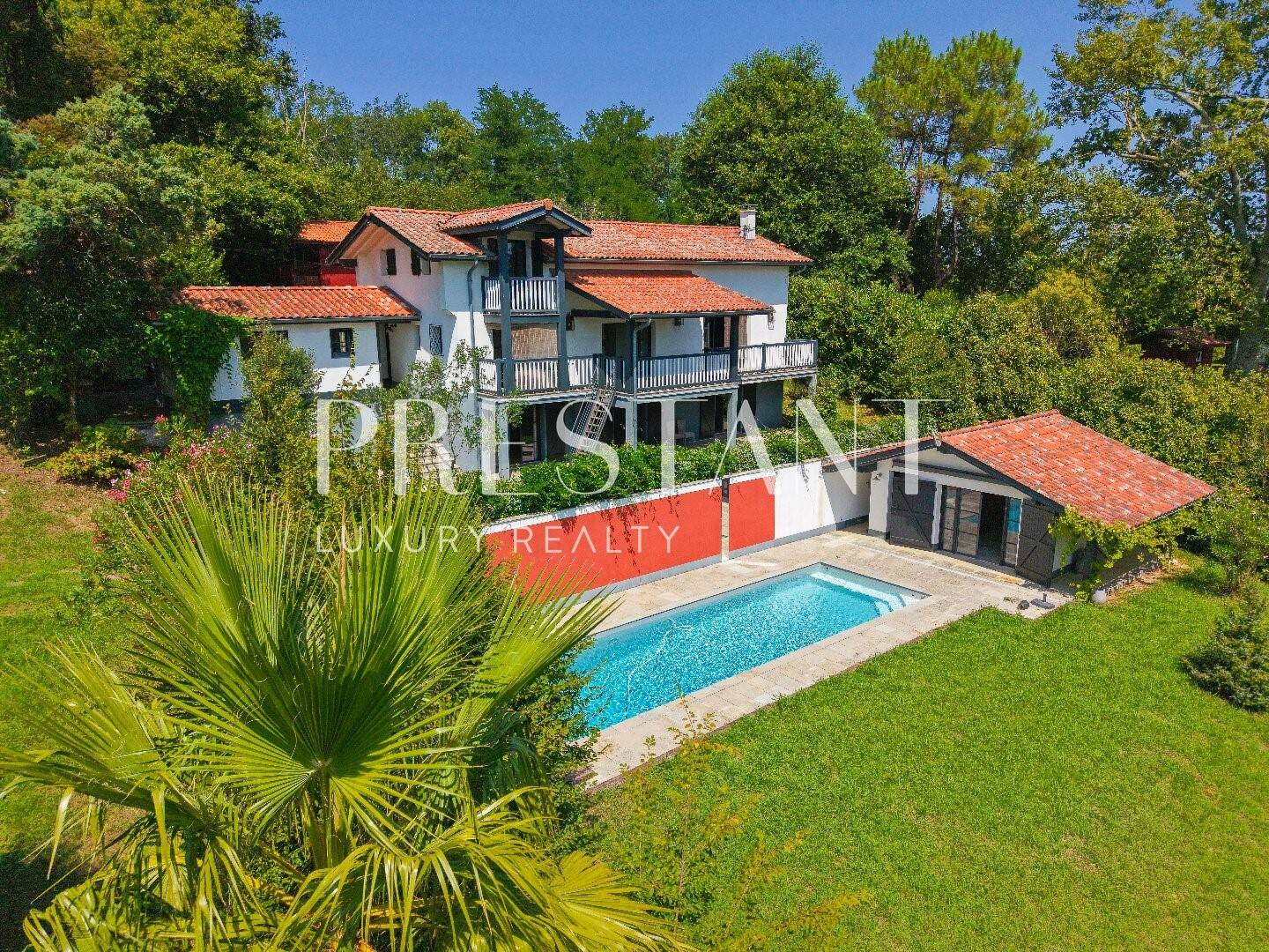 Maison 9 pièces 200 m² · à Arbonne · 200 m² · 1 500 000 €