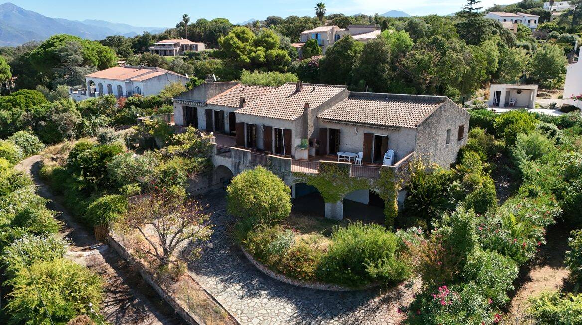 Maison 8 pièces 315 m² · à Grosseto-Prugna · 315 m² · 1 100 000 €