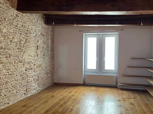 Appartement à louer 765 € 3 pièces 2 chambres 75 m² Étage 2/2 Centre Ville Mâcon 71000