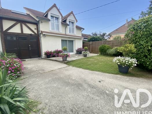 Maison à vendre 342 500 € 6 pièces 3 chambres 122 m² 411 m² de terrain Mairie Sainte-Geneviève-des-Bois 91700