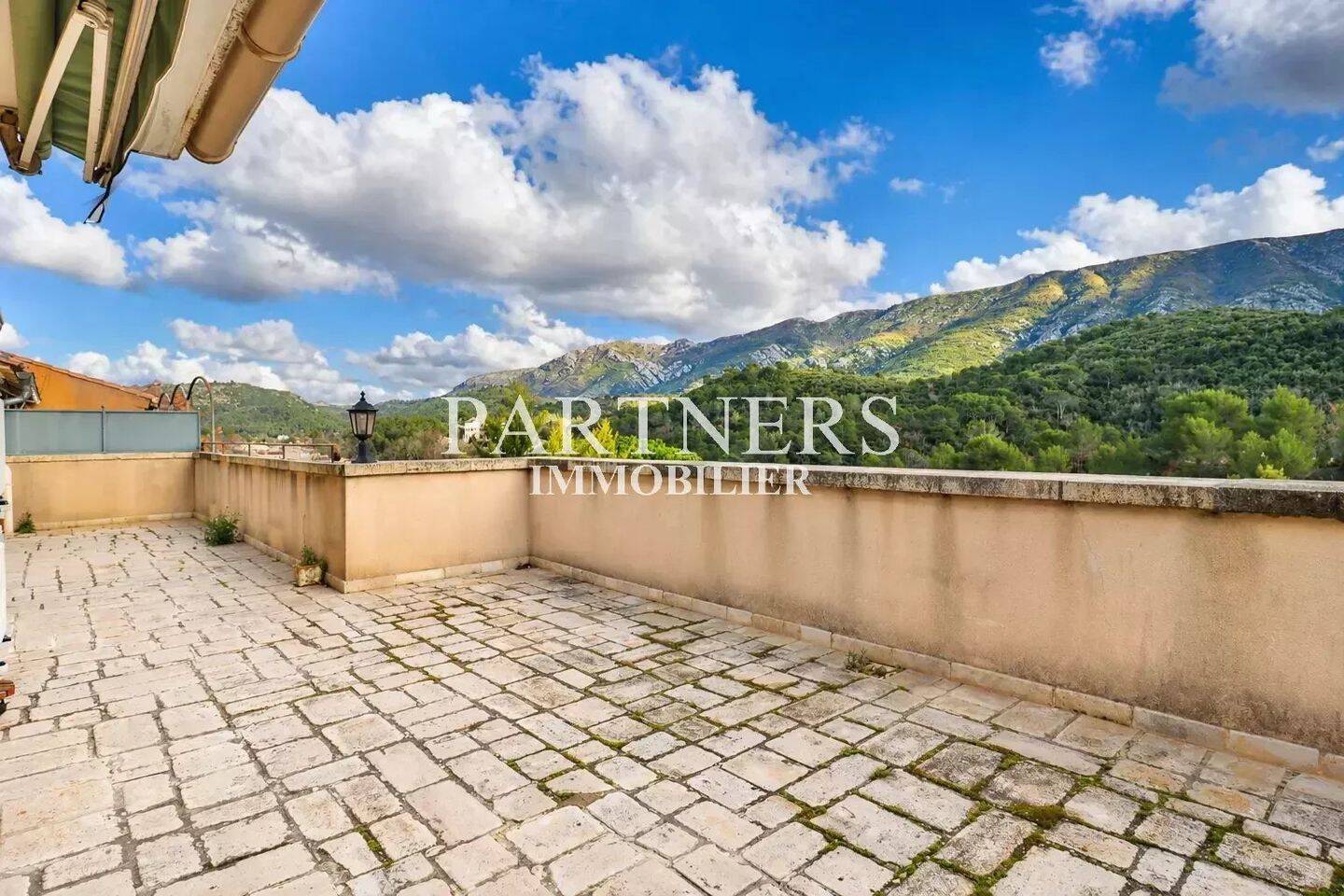Appartement 3 pièces 103 m² · à Aix-en-Provence · 102,8 m² · 1 690 €