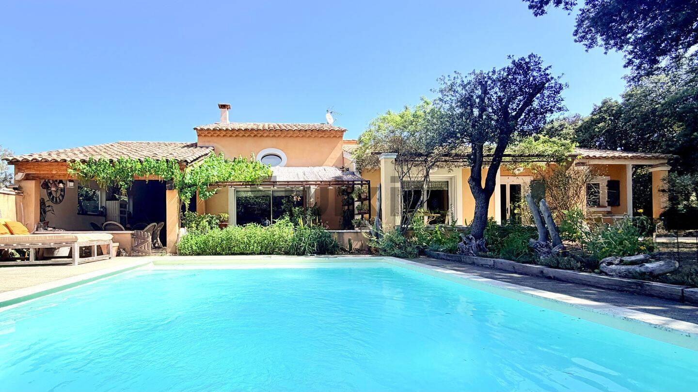 Maison 8 pièces 164 m² · à Uzès · 164 m² · 672 000 €