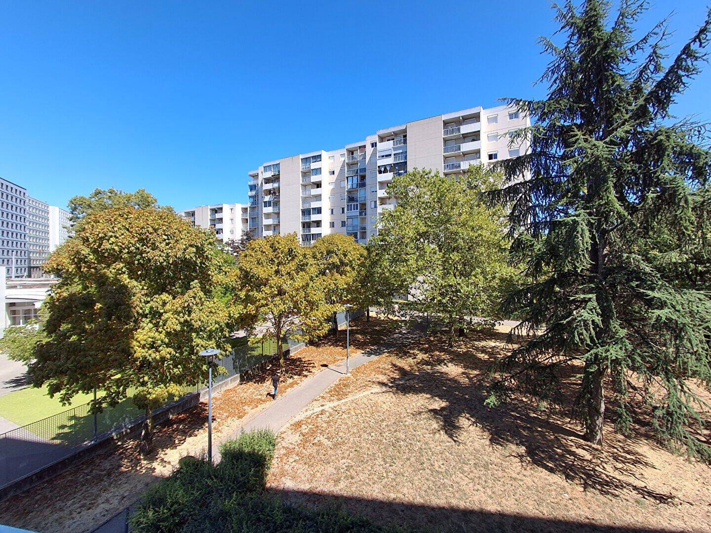 Appartement 3 pièces 58 m² · à Vaulx-en-Velin · 58,4 m² · 119 000 €