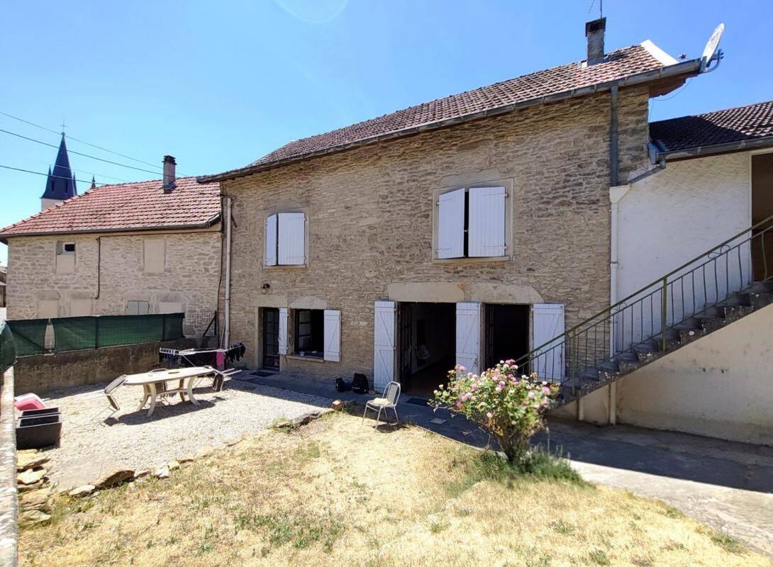 Maison 4 pièces 159 m² · à Trept · 159 m² · 995 €