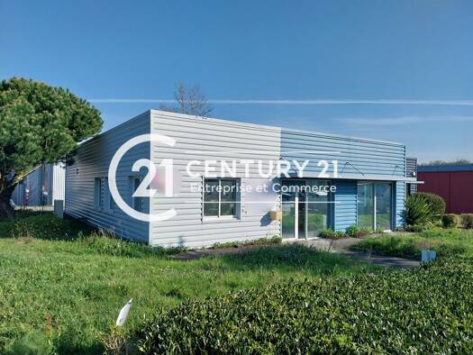 Local d'activités à louer 2 600 € 240 m² d'espace de stockage Pornichet 44380