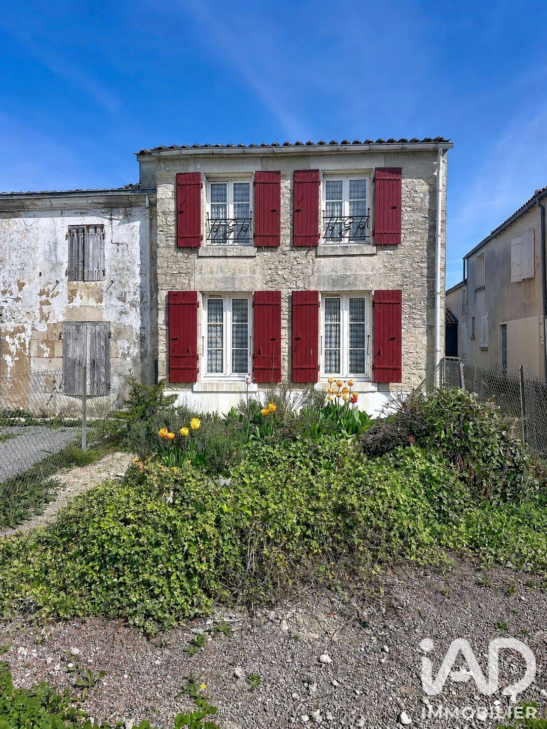 Maison 5 pièces 270 m² · à Courçon · 270 m² · 250 000 €