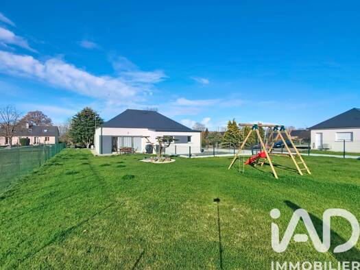 Maison de plain-pied à vendre 275 000 € 5 pièces 4 chambres 126 m² 1 050 m² de terrain Aucey-la-Plaine 50170