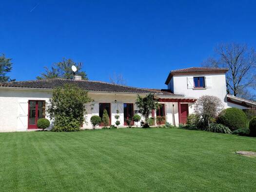 Maison à vendre 295 000 € 8 pièces 6 chambres 218 m² 3 005 m² de terrain Mirande 32300