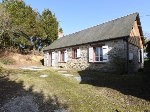 Maison de plain-pied à vendre 99 900 € 4 pièces 2 chambres 67 m² 3 268 m² de terrain Ceaucé 61330