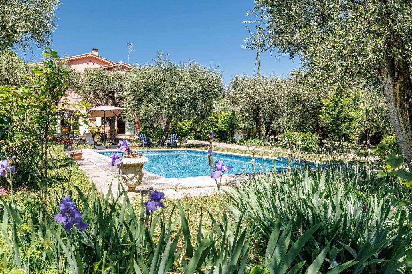 Maison 10 pièces 238 m² · à Châteauneuf-Grasse · 238,2 m² · 1 295 000 €