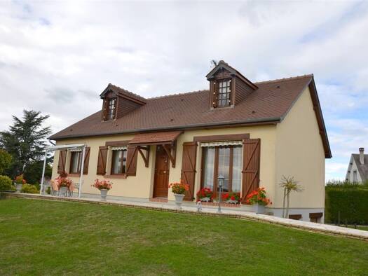 Maison à vendre 205 000 € 8 pièces 5 chambres 110 m² 1 037 m² de terrain Gacé 61230