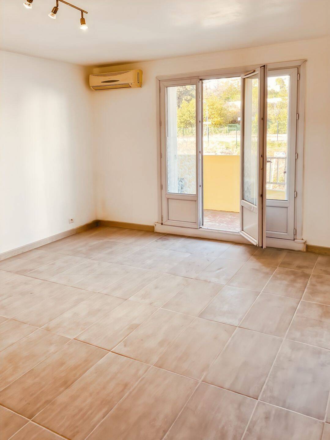 Appartement 1 pièce 28 m² · à Marseille 14ème Arrondissement · 27,5 m² · 633 €
