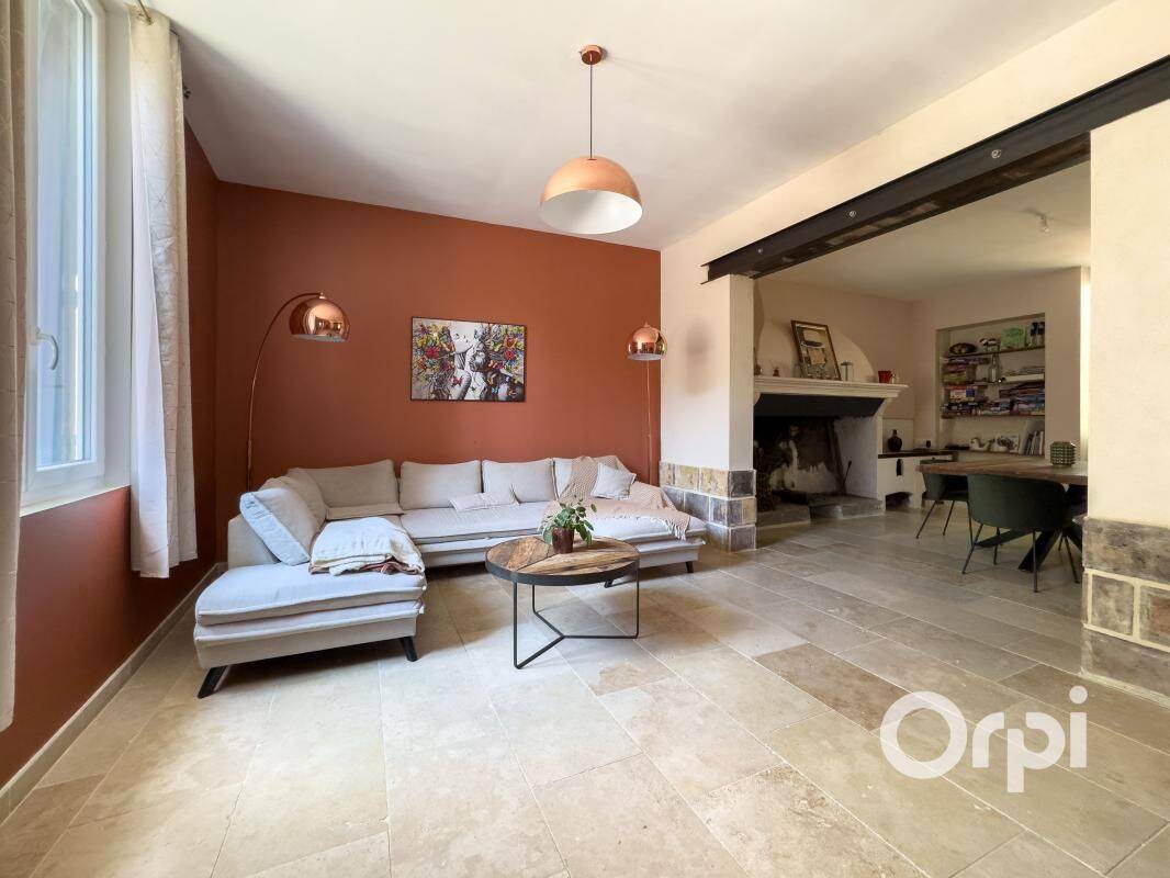 Maison 4 pièces 142 m² · à Sainte-Anastasie · 142 m² · 345 000 €