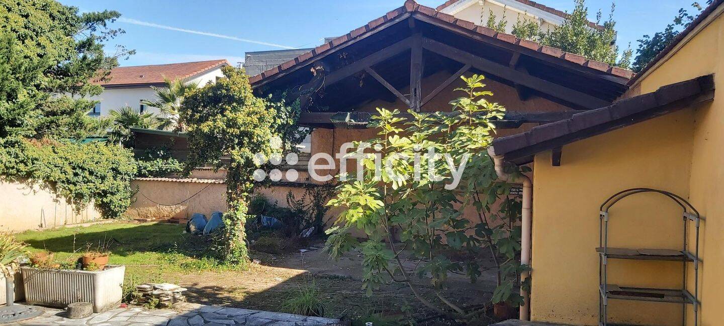 Maison 6 pièces 135 m² · à Bron · 134,8 m² · 375 000 €