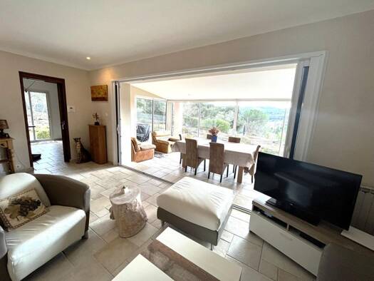 Villa à vendre 595 000 € 5 pièces 4 chambres 155 m² 6 220 m² de terrain Carcès 83570