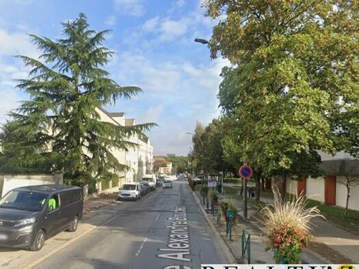 Boutique à louer 6 140 € 2 pièces 263 m² de surface de vente Vieux Pays Carrieres Vaujours 93410