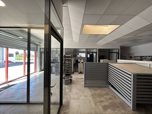 Espace bureau à vendre 1 378 € 1 016 m² de bureaux divisible de 1 016 m² à 1 016 m² Nord Pia 66380