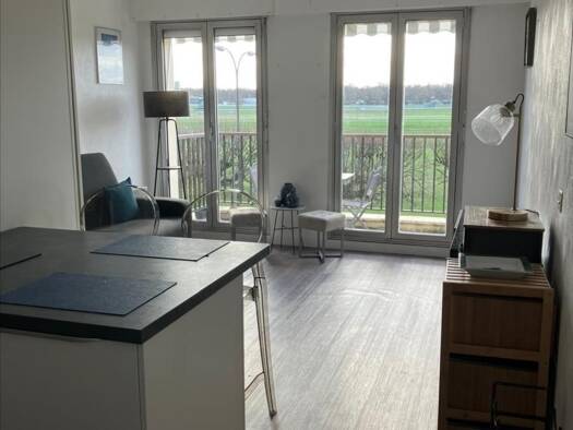 Appartement à louer 790 € 1 pièce 27,3 m² Étage 2/3 Chantilly 60500