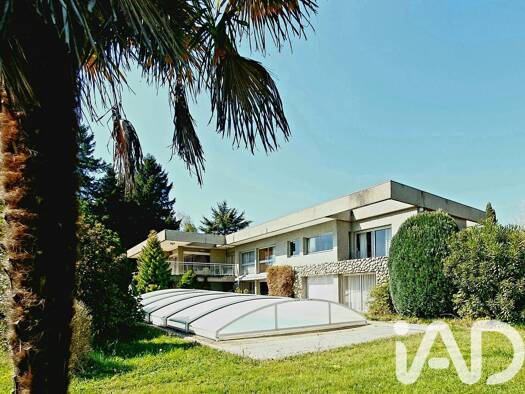 Maison de plain-pied à vendre 360 000 € 10 pièces 9 chambres 320 m² 4 457 m² de terrain Tarbes 65000