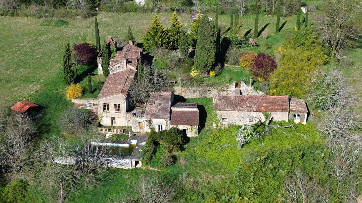 Maison 10 pièces 272 m² · à Monplaisant · 272 m² · 504 000 €