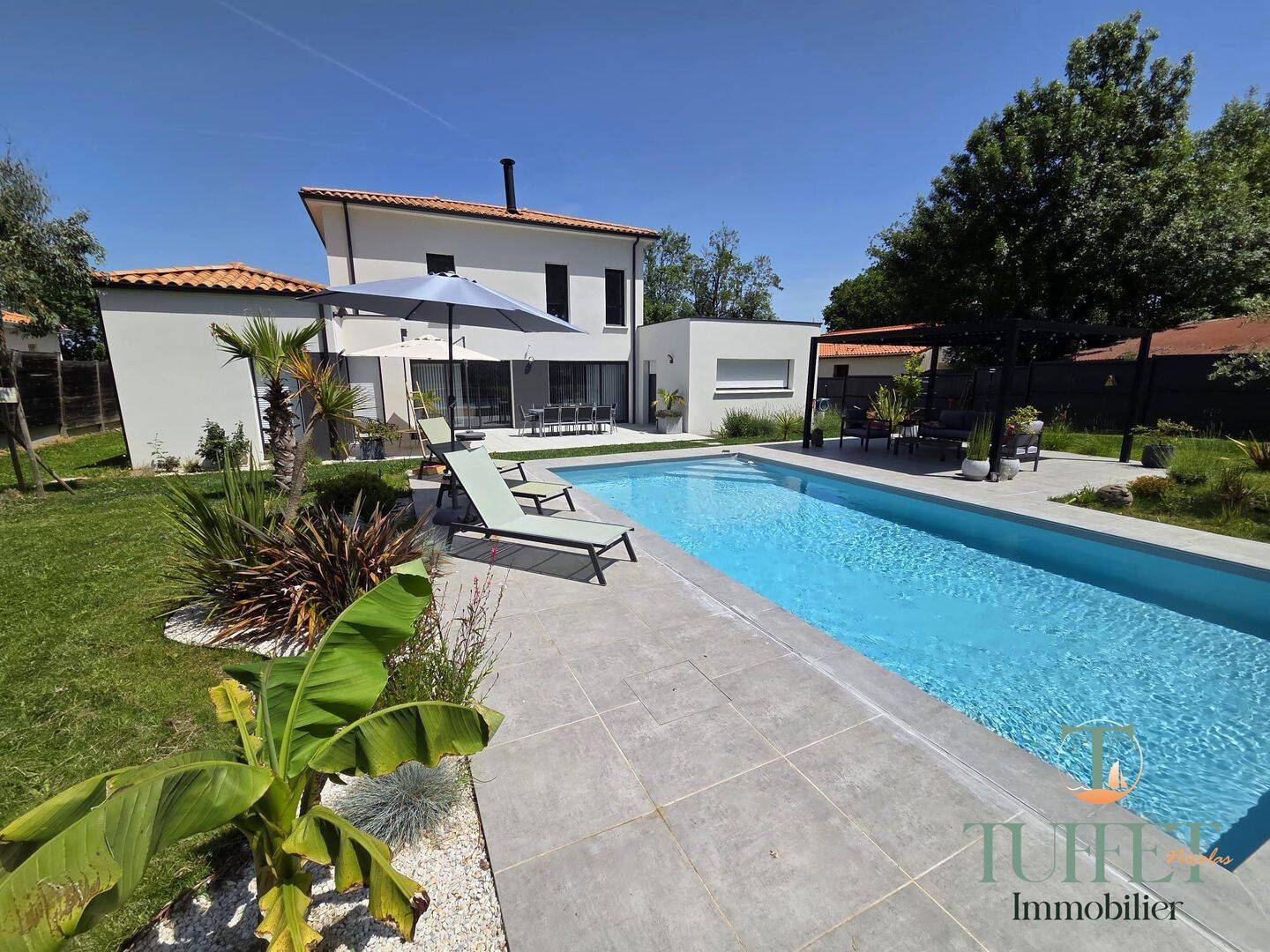 Maison 7 pièces 194 m² · à Breuillet · 194 m² · 859 000 €
