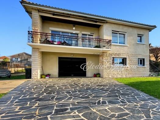 Maison à vendre 339 000 € 10 pièces 5 chambres 225 m² 1 613 m² de terrain Nord Barbezieux-Saint-Hilaire 16300