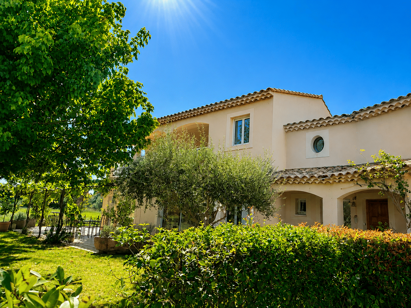 Maison 7 pièces 205 m² · à Mollégès · 205 m² · 735 000 €