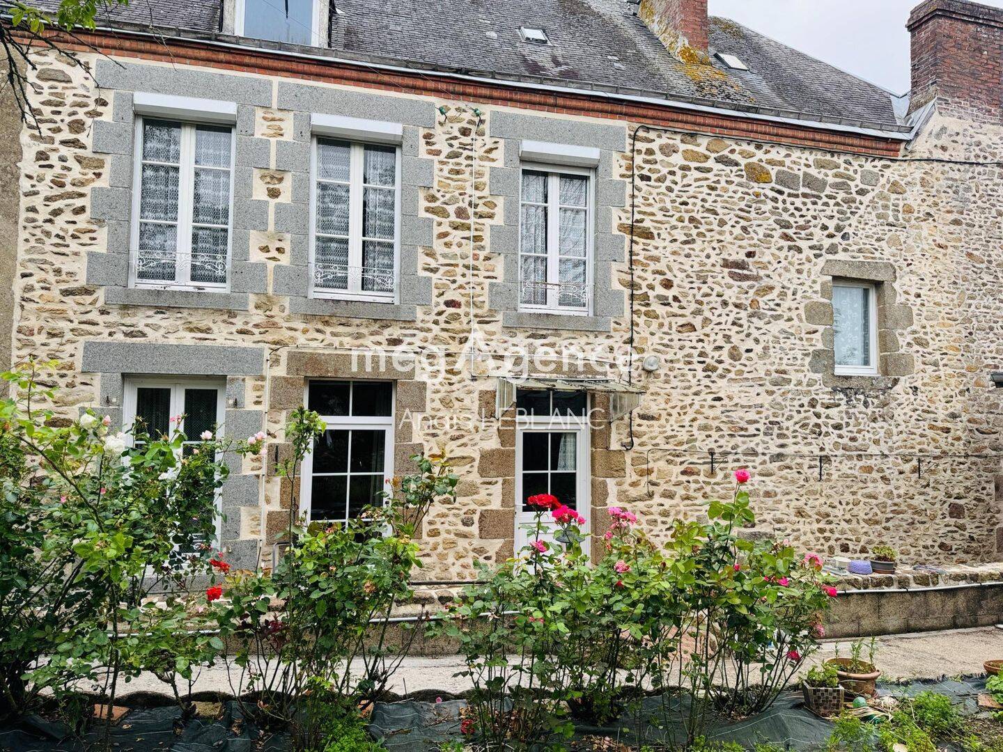 Maison 5 pièces 158 m² · à Bais · 158 m² · 136 000 €
