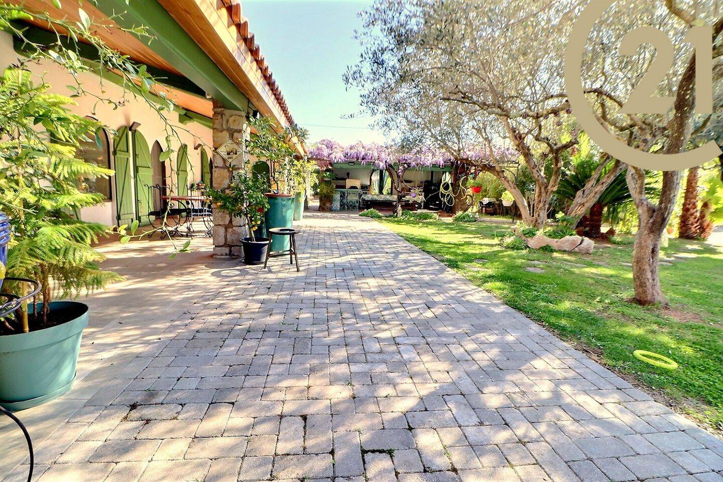 Maison 6 pièces 262 m² · à Roquebrune-sur-Argens · 262 m² · 1 528 000 €