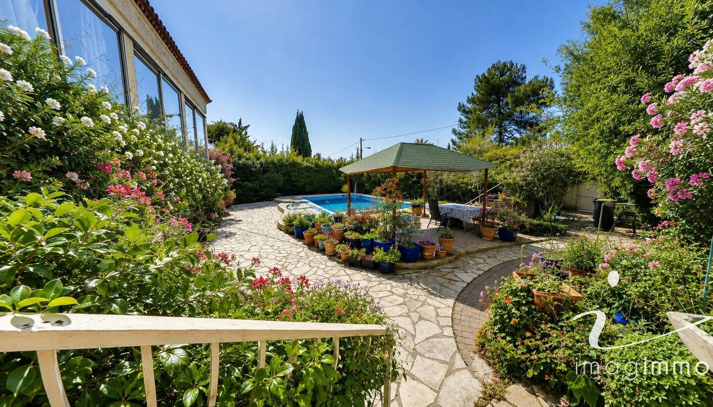 Maison 8 pièces 163 m² · à Saussan · 163 m² · 450 000 €