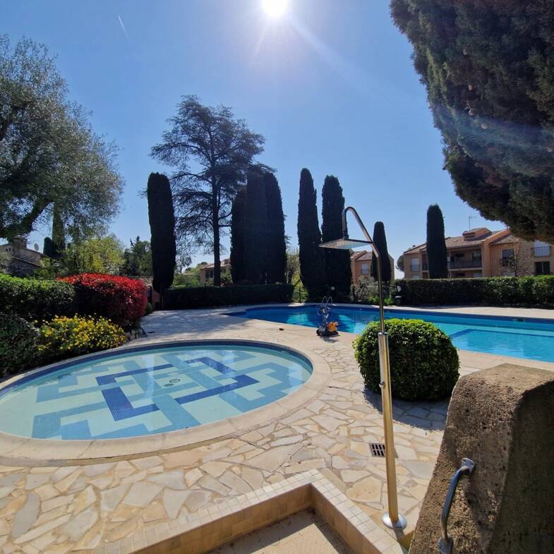 Appartement à vendre 235 000 € 2 pièces 40 m² Étage 1/3 Vence 06140