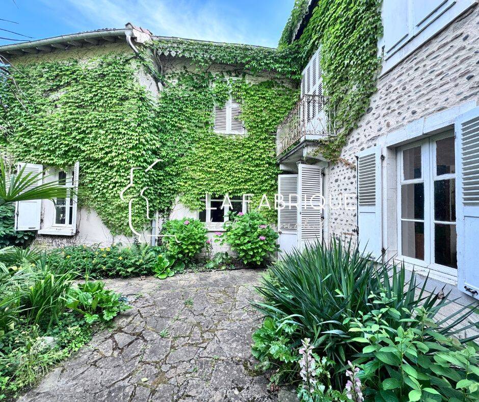 Maison 8 pièces 255 m² · à Jurançon · 255 m² · 473 000 €