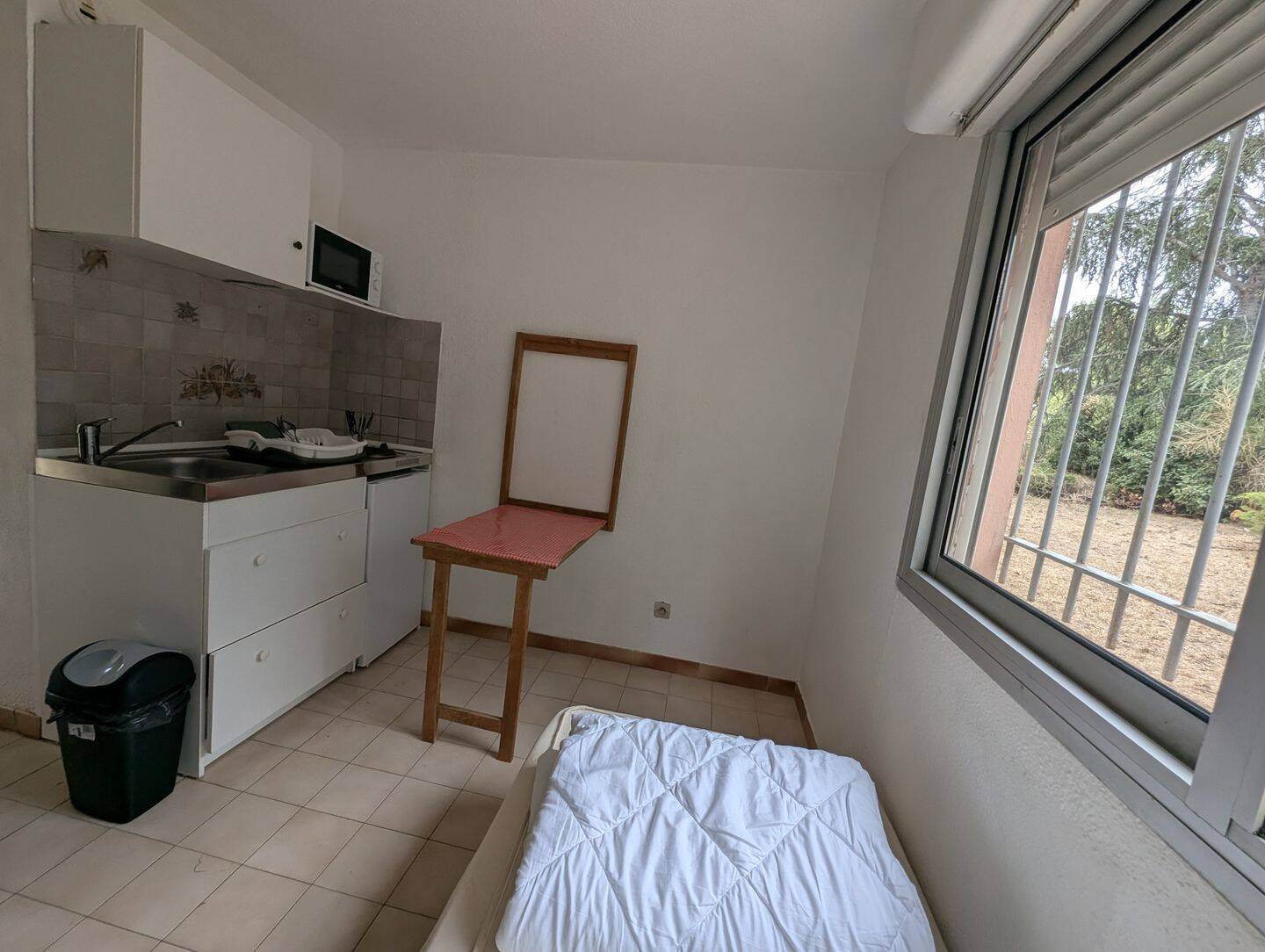 Appartement 1 pièce 12 m² · à Nîmes · 12,5 m² · 410 €/mois