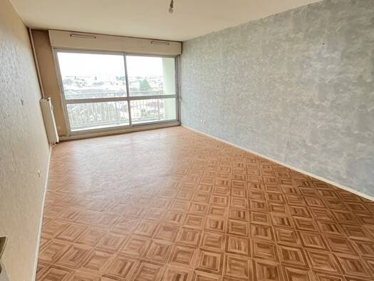 Appartement à vendre 49 000 € 4 pièces 3 chambres 80 m² Étage 9/11 Sud Zone Moulins 03000