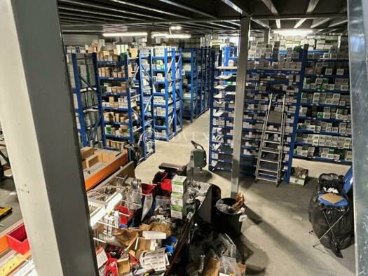 Local d'activités à louer 6 000 € 1 173 m² d'espace de stockage Joué Sud Joué-lès-Tours 37300
